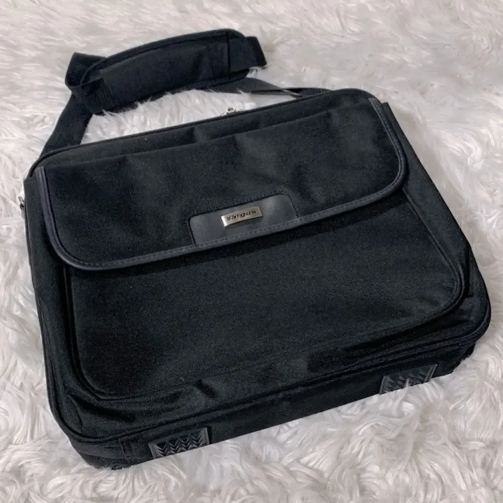 🟢3 for $20 TARGUS computer case w compartments zip closure top handle adj strap